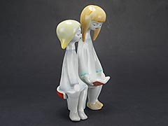 Product photo #100_8247 of SKU 21004001 (Hollohaza 1950s “Two Girls Reading” Porcelain Figurine)