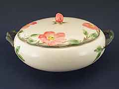 Product photo #100_8520 of SKU 21004003 (1940s Franciscan Desert Rose Covered Casserole, USA Rare Early Piece)