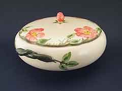 Product photo #100_8525 of SKU 21004003 (1940s Franciscan Desert Rose Covered Casserole, USA Rare Early Piece)