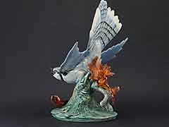 Product photo #100_8690 of SKU 21004010 (STANGL USA Bluejay #3716 Blue Jay with Leaf, Bird Figurine)