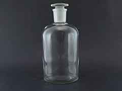 Product photo #100_8781 of SKU 21004013 (Vintage 1L Pyrex Reagent Bottle #29 w/ Solid Glass Stopper)