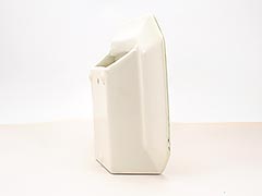 Product photo #100_9575 of SKU 21004015 (Pennsbury Pottery, Red Roster Wall Pocket Planter)