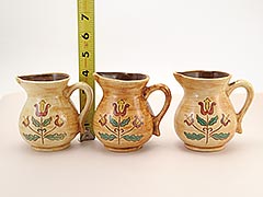 Product photo #100_9712 of SKU 21004029 (Pennsbury Pottery, (3) Tulips 1-cup Creamer Pitchers)