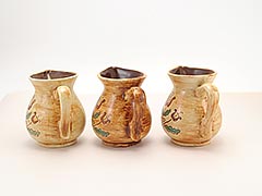 Product photo #100_9713 of SKU 21004029 (Pennsbury Pottery, (3) Tulips 1-cup Creamer Pitchers)