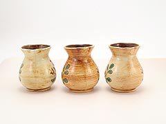 Product photo #100_9715 of SKU 21004029 (Pennsbury Pottery, (3) Tulips 1-cup Creamer Pitchers)