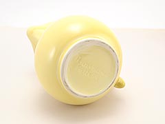 Product photo #100_9757 of SKU 21004032 (Pennsbury Pottery, Yellow and Green 1-pint Pitcher)